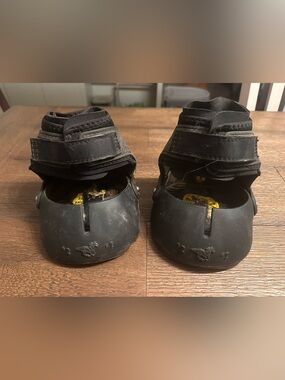 Horse Tack - Pair Hoof Size 2 Easy Boots
